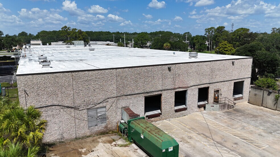 More Photos Of 8230 Baycenter Rd, Jacksonville Warehouse For Lease