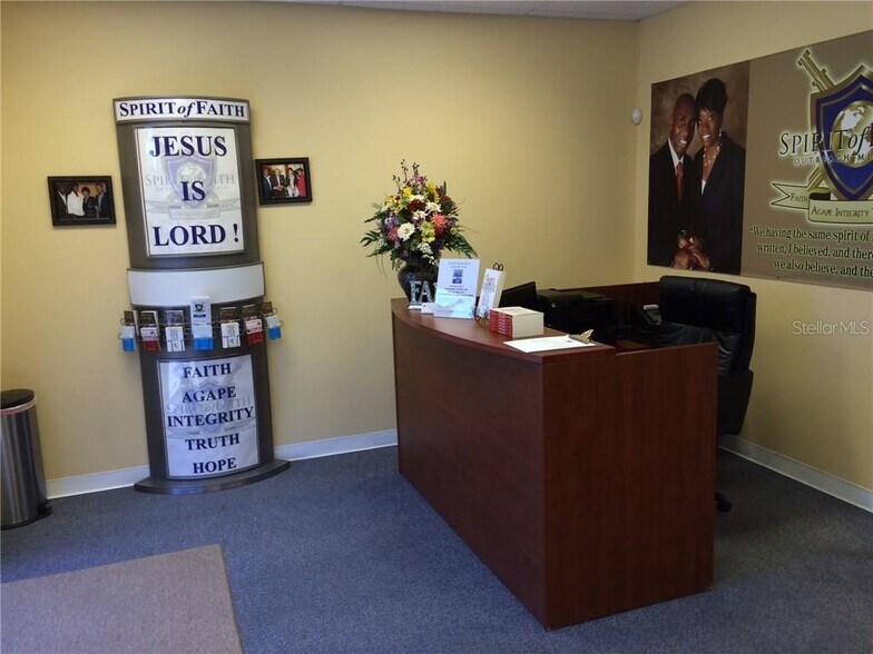 More Photos Of 6600-6626 Kingspointe Pky, Orlando Distribution For Lease