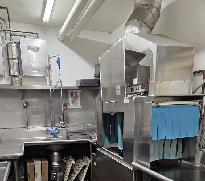 More Photos Of 613 N Grandview Blvd, Waukesha Restaurant For Sale