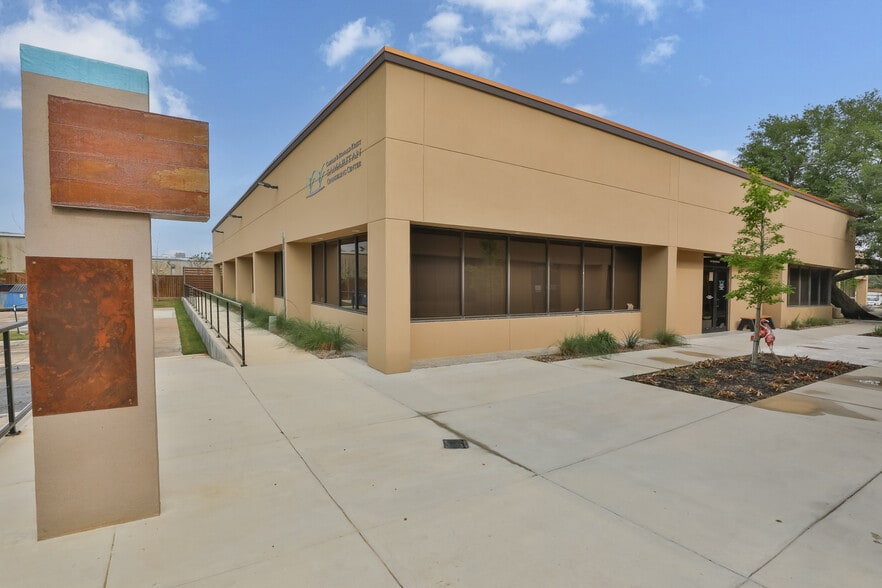 More Photos Of 16441 Space Center Blvd, Houston Unknown For Lease