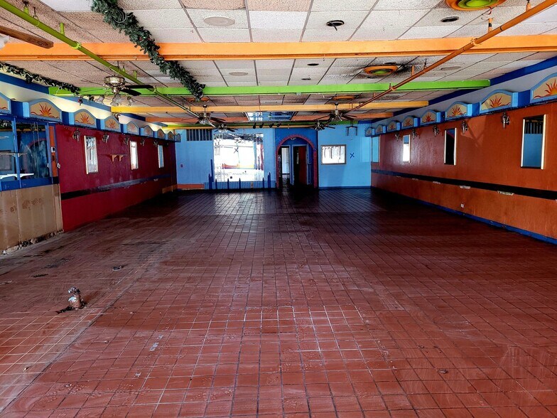 More Photos Of 6000-6030 Dempster St, Morton Grove Storefront For Lease