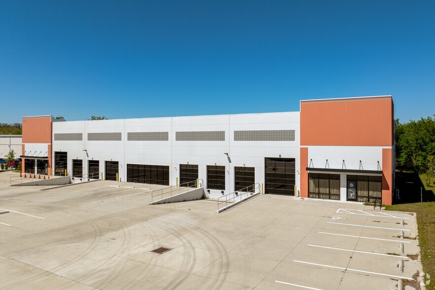 More Photos Of 6769 Curtis St, Orlando Warehouse For Lease
