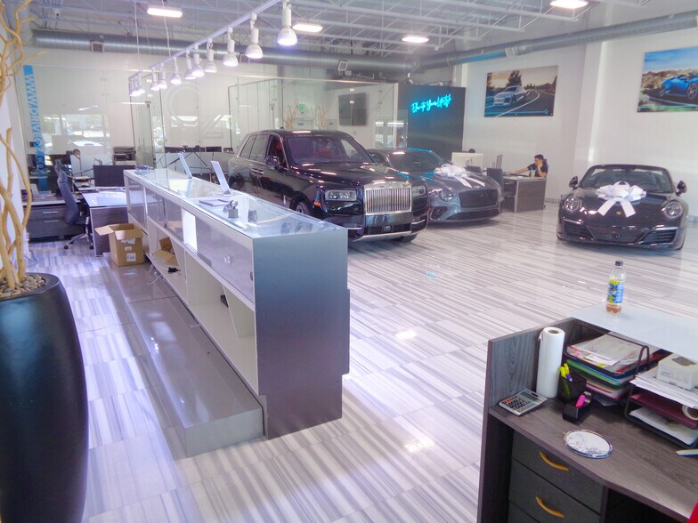 More Photos Of 3749 N Federal Hwy, Pompano Beach General Retail For Lease