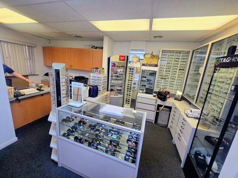 More Photos Of 3018 31st Ave, Astoria Storefront Retail Residential For Lease