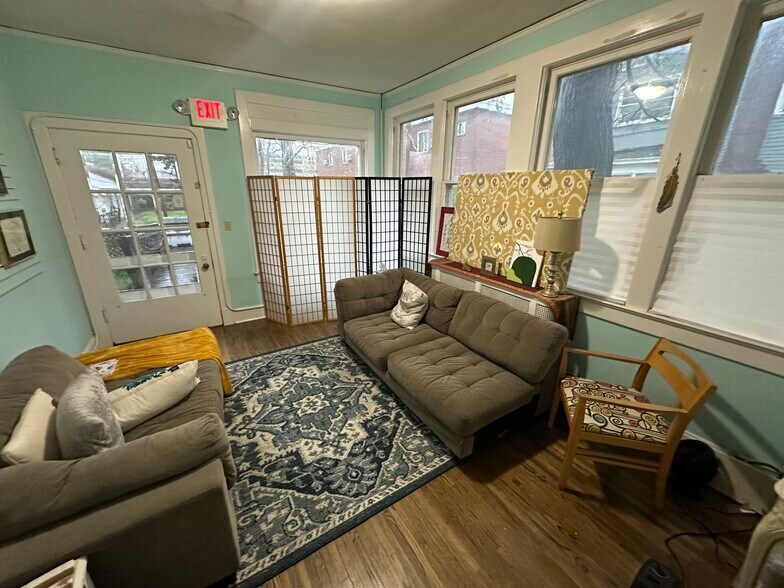 More Photos Of 800 E Walnut St, Springfield Office Residential For Sale