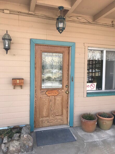 More Photos Of 400 155th Hwy, Lake Isabella Hotel For Sale