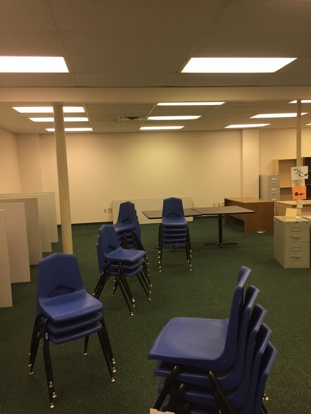 More Photos Of 415-659 S Breiel Blvd, Middletown Storefront For Lease