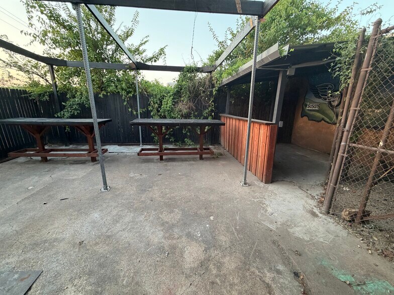 More Photos Of 2226 Irving Blvd, Dallas Restaurant For Lease