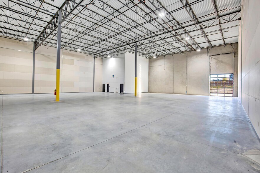 More Photos Of 500 Wonder World Dr, San Marcos Distribution For Lease