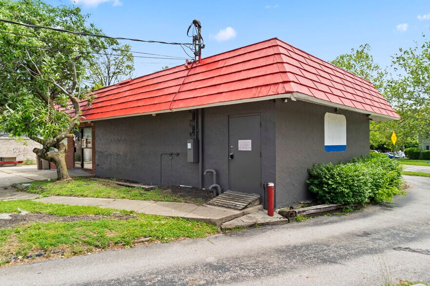 More Photos Of 1900 Tamarack Cir S, Columbus Fast Food For Lease
