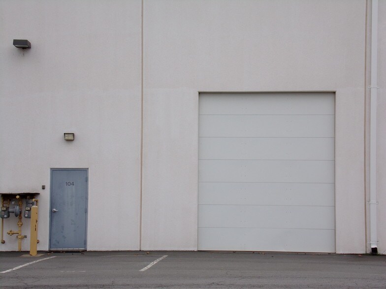 More Photos Of 44710 Cape Ct, Ashburn Light Distribution For Lease