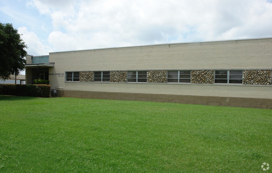 More Photos Of 8901 Governors Row, Dallas Distribution For Sale