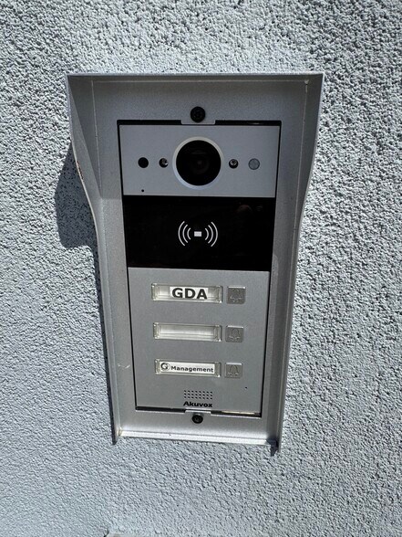 More Photos Of 143 E Park Ave, Long Beach Storefront Retail Office For Lease