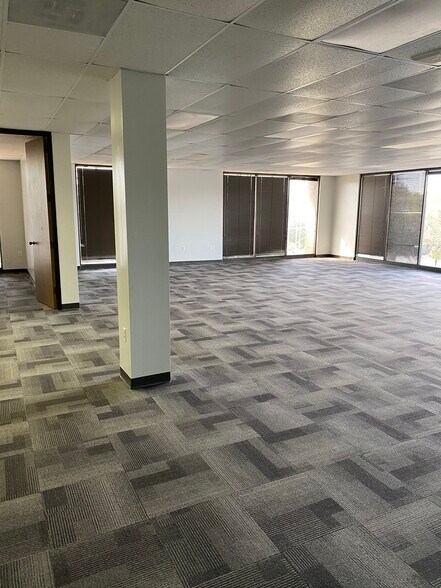 More Photos Of 333 West Loop North, Houston Office For Sale
