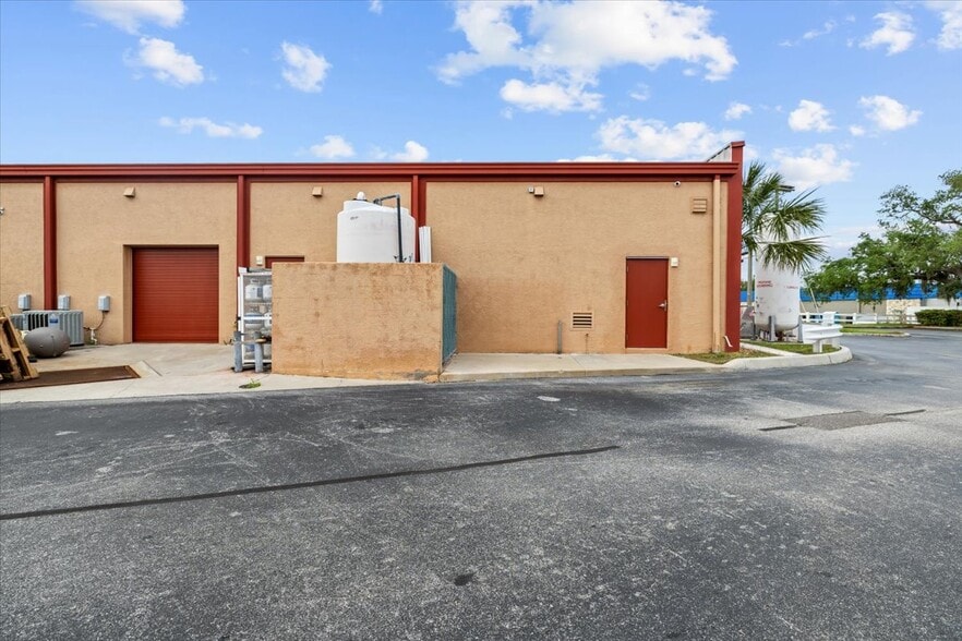 More Photos Of 3684 Tampa Rd, Oldsmar Storefront Retail Office For Sale