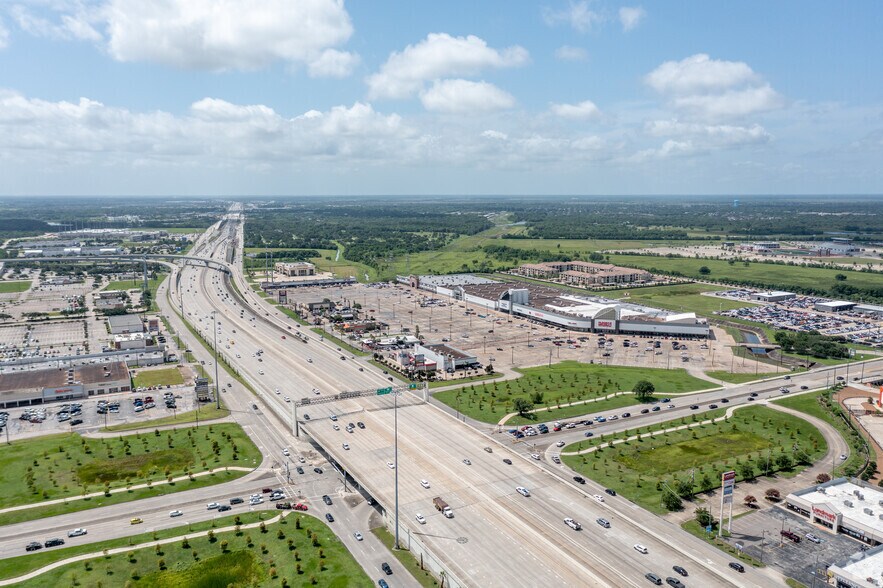 More Photos Of 20610 Gulf Fwy, Webster Freestanding For Lease