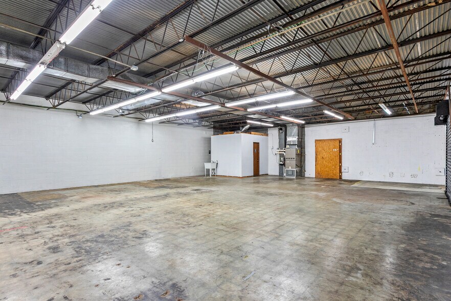 More Photos Of 504 Houston St, Greensboro Warehouse For Lease