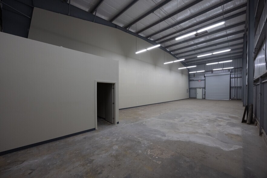 More Photos Of 326-330 W 58th St, Los Angeles Warehouse For Sale