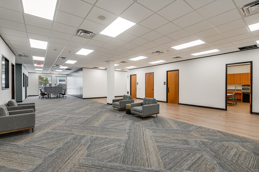 More Photos Of 1340 Airport Commerce Dr, Austin Warehouse For Lease