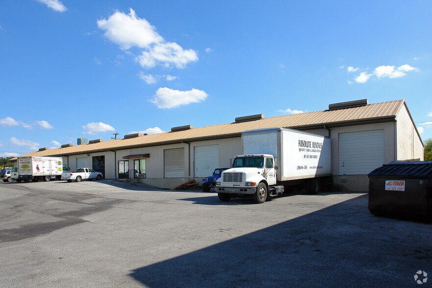 More Photos Of 7300 Caribou St, San Antonio Warehouse For Lease