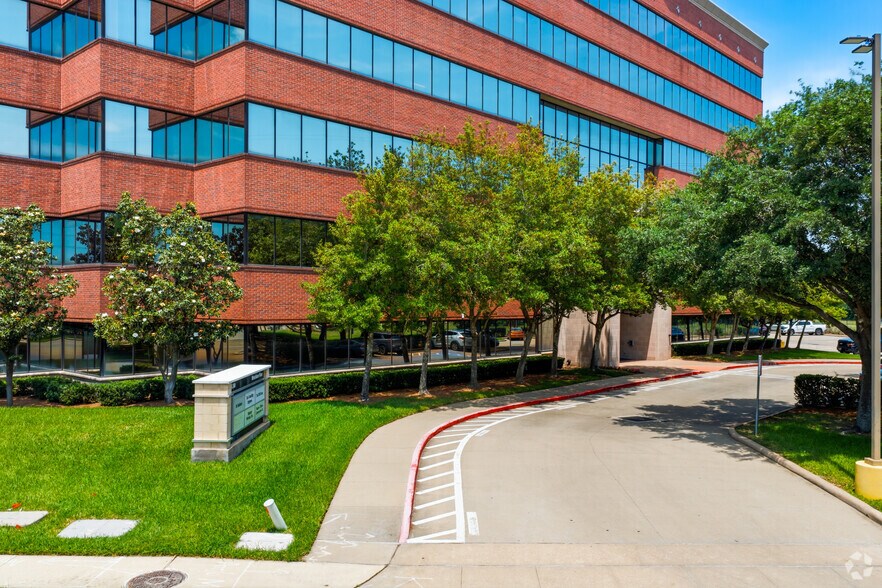 More Photos Of 11200 Richmond Ave, Houston Office For Lease