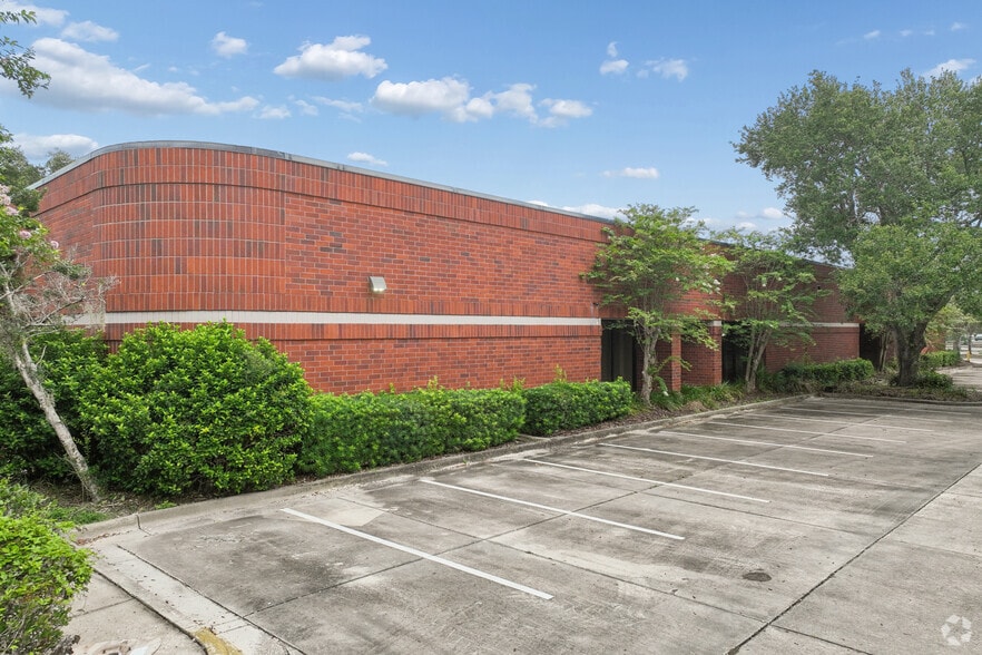 More Photos Of 16001 Bay Vista Dr, Clearwater Office For Lease