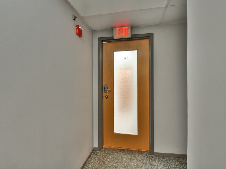 More Photos Of 2300 N Pershing Dr, Arlington Medical For Sale