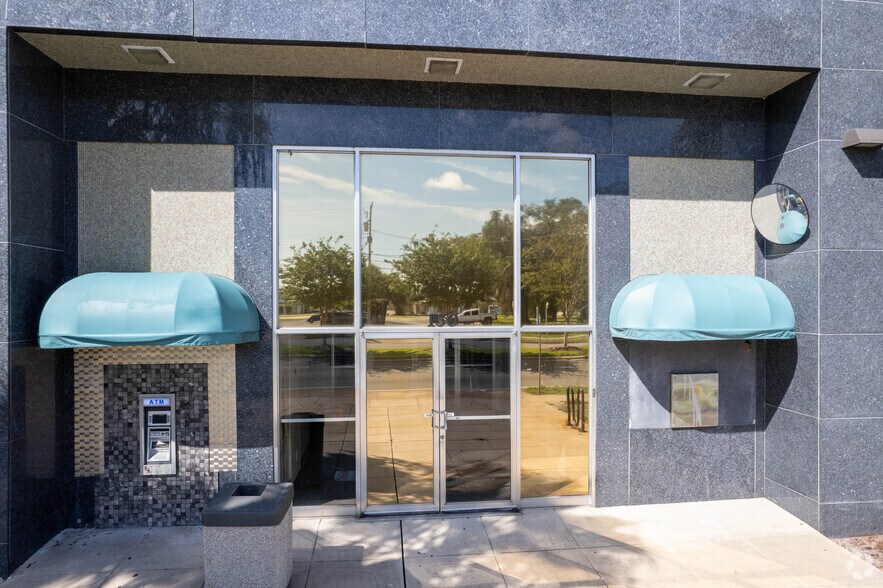 More Photos Of 130 N Ridgewood Ave, Daytona Beach Office For Sale