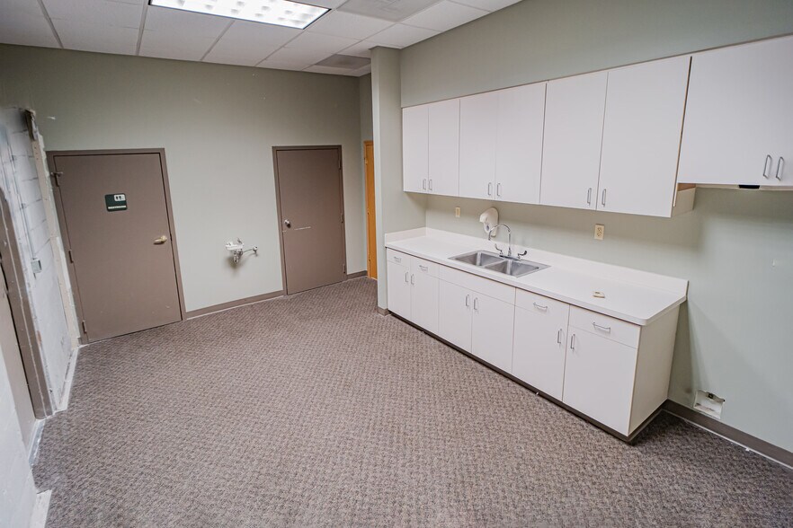 More Photos Of 1730 E Republic Rd, Springfield Unknown For Lease