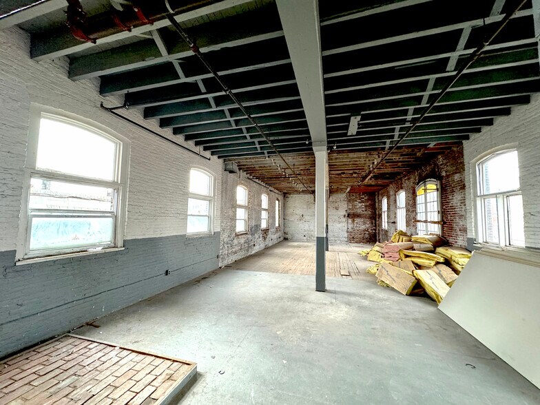 More Photos Of 1930 E Huntingdon St, Philadelphia Warehouse For Lease