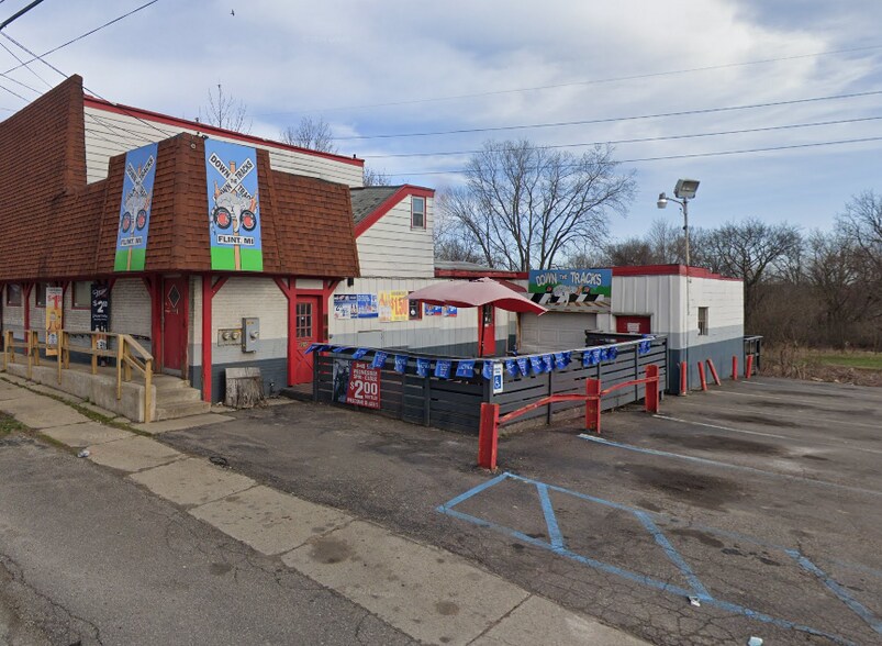 Primary Photo Of 2310 W Court St, Flint Bar For Sale