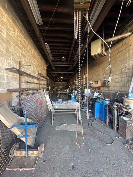More Photos Of 115-117 S 13th St, Lindenhurst Warehouse For Lease