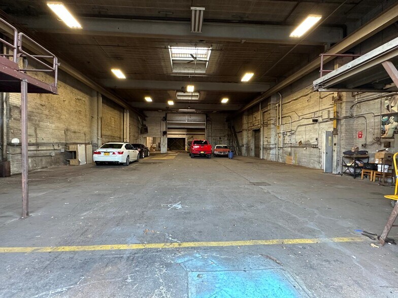 More Photos Of 3711 Vernon Blvd, Long Island City Warehouse For Sale