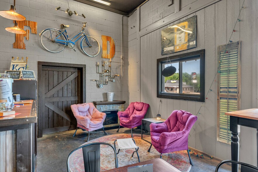 More Photos Of 601 Arizona Ave, Holton General Retail For Sale