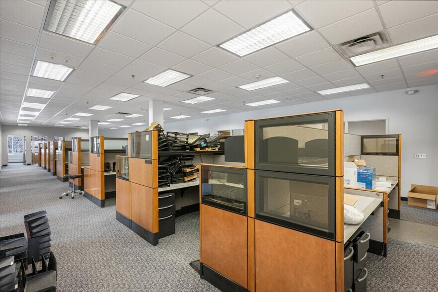 More Photos Of 7001 Jewel Lake Rd, Anchorage Office For Sale