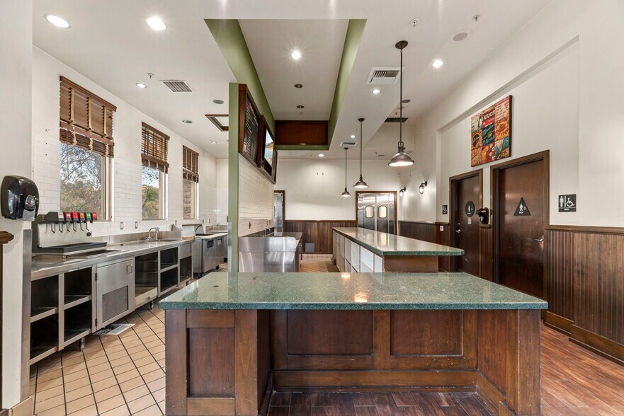 More Photos Of 29001 Canwood St, Agoura Hills Restaurant For Lease