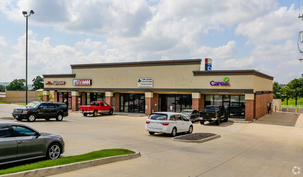 More Photos Of 302 W 2nd St, Sand Springs General Retail For Lease