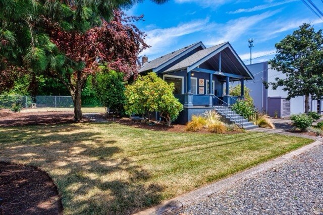 More Photos Of 2105 SE Ochoco St, Portland Office For Sale