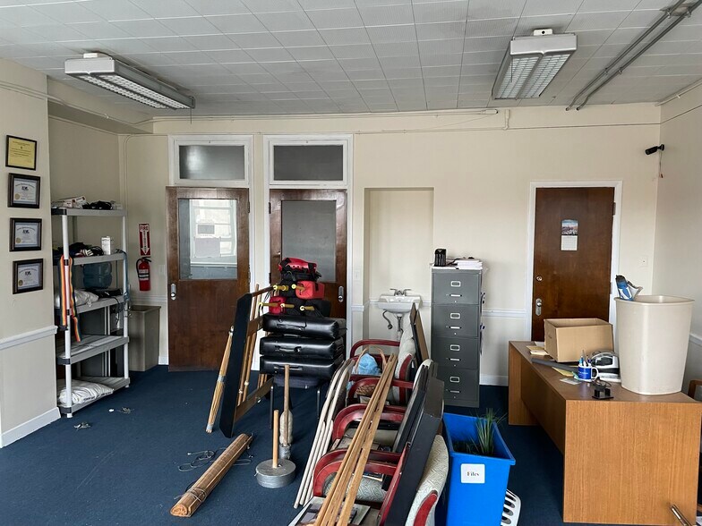 More Photos Of 30-44 East Ave, Pawtucket Storefront Retail Office For Lease