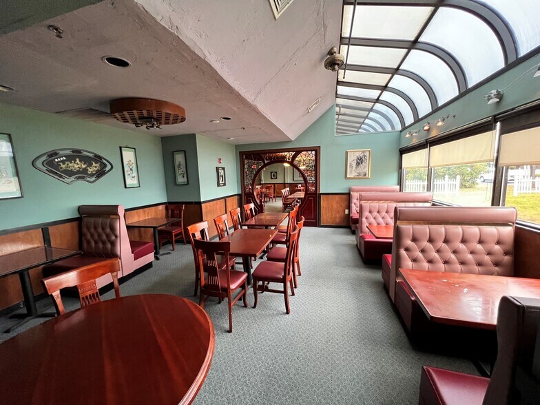 More Photos Of 95 Lake St, Gilford Restaurant For Sale