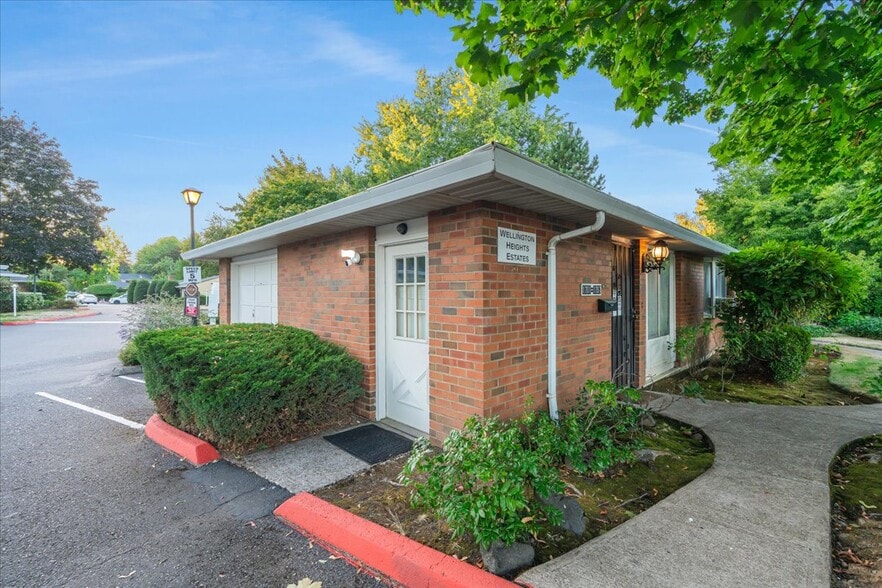 More Photos Of 1757 NE 162nd Ave, Portland Apartments For Sale