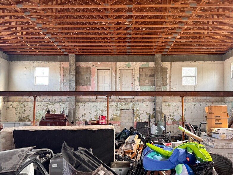 More Photos Of 701 W King St, Cocoa Warehouse For Sale