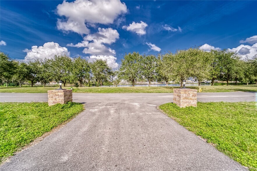 More Photos Of 2105 Bruce St, Lakeland Trailer Camper Park For Sale