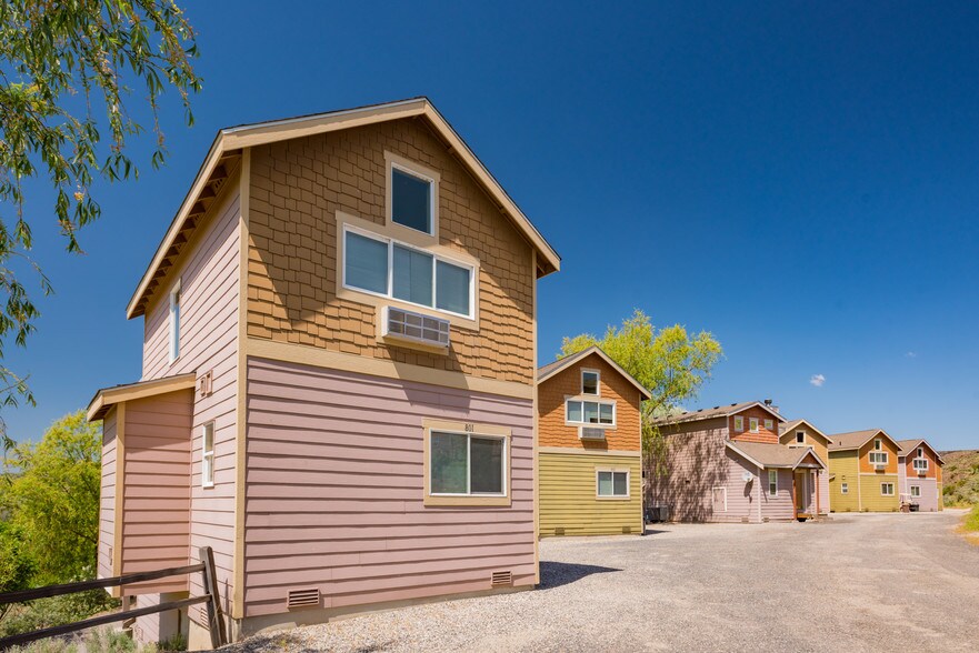 More Photos Of 57662 N Hwy 155 N, Electric City Hotel For Sale