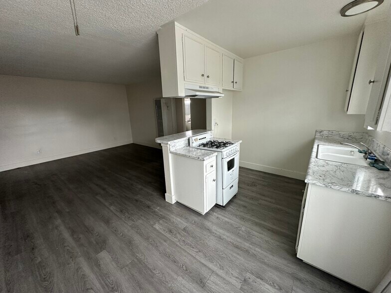 More Photos Of 401 E 55th St, Long Beach Apartments For Sale