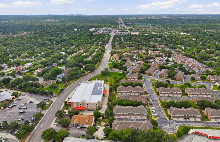 More Photos Of 2558 Thousand Oaks Dr, San Antonio Veterinarian Kennel For Sale