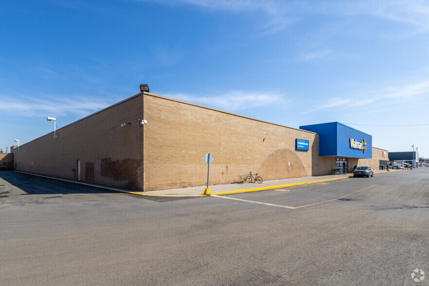 More Photos Of 2875-2901 Ch de Chambly, Longueuil General Retail For Lease