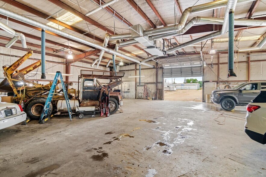 More Photos Of 1608 W Moore Ave, Terrell Auto Dealership For Sale