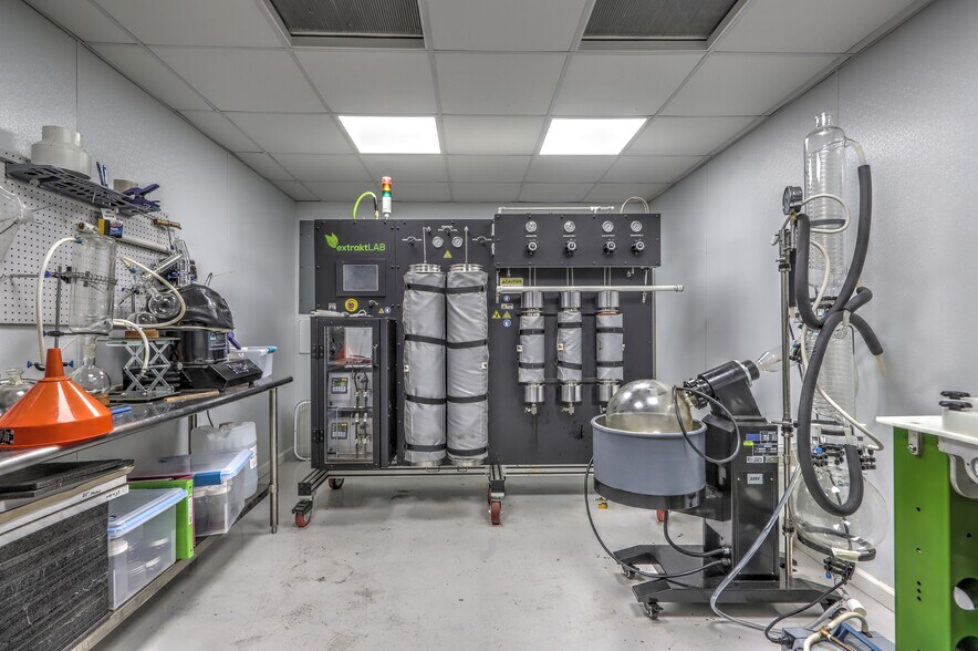 More Photos Of 15 Container Dr, Terryville Manufacturing For Sale