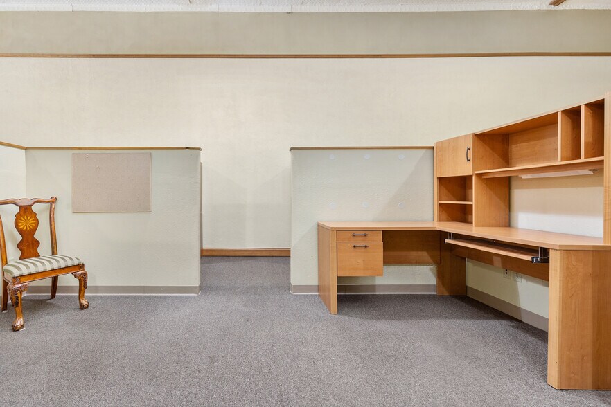 More Photos Of 111 W North Water St, New London Office For Lease